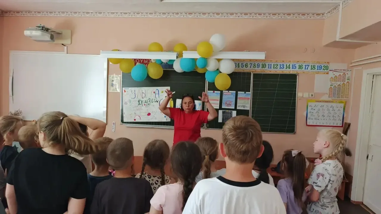 В летнем школьном лагере прошло занятие по технике безопасности, где ребята повторили а...