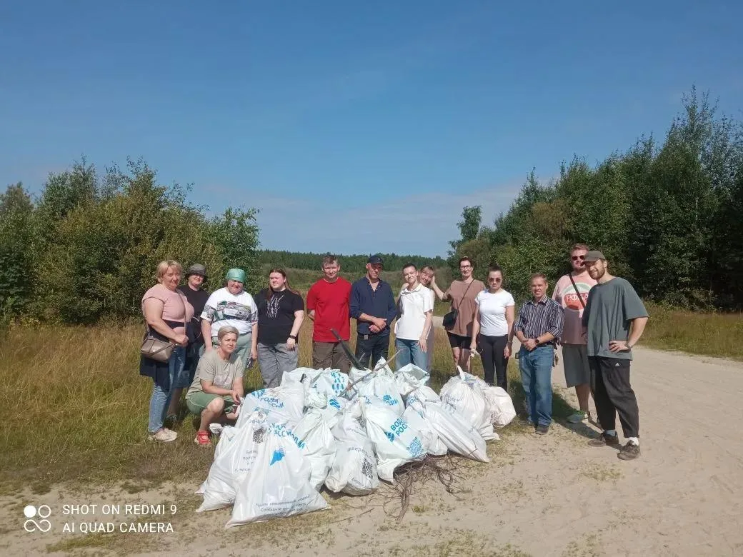 Субботники продолжаются 🧹

💧 Сотрудники администрации Нягани приняли участие в экоакции «Чистая во