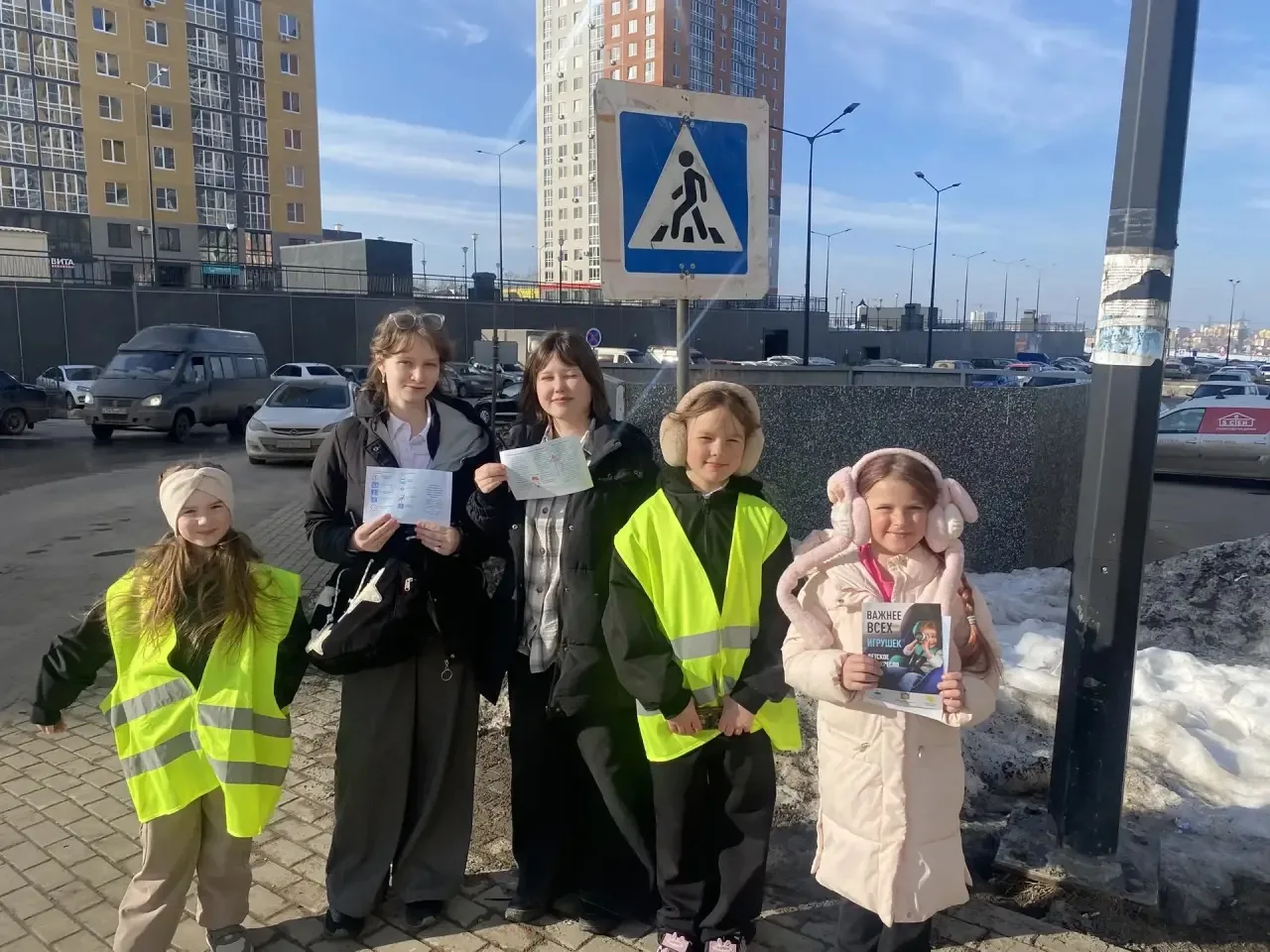 🚦🌷 «Весна идёт — весне дорогу!» 🌷🚦 В преддверии весенних каникул отряд ЮИД «Светофоры» провёл информ