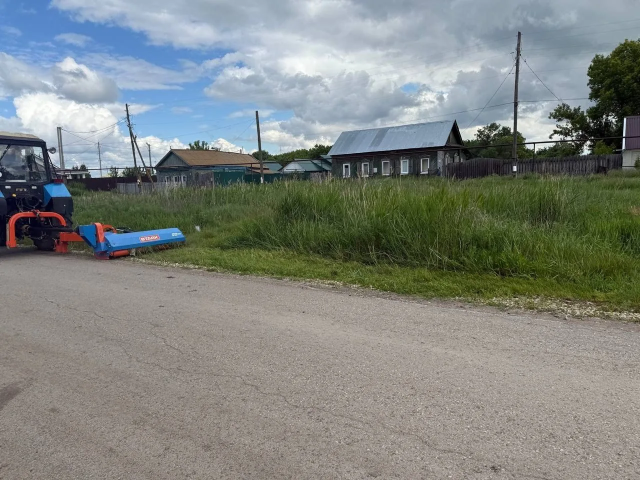 В поселениях Волжского района продолжаются работы по благоустройству 🚜