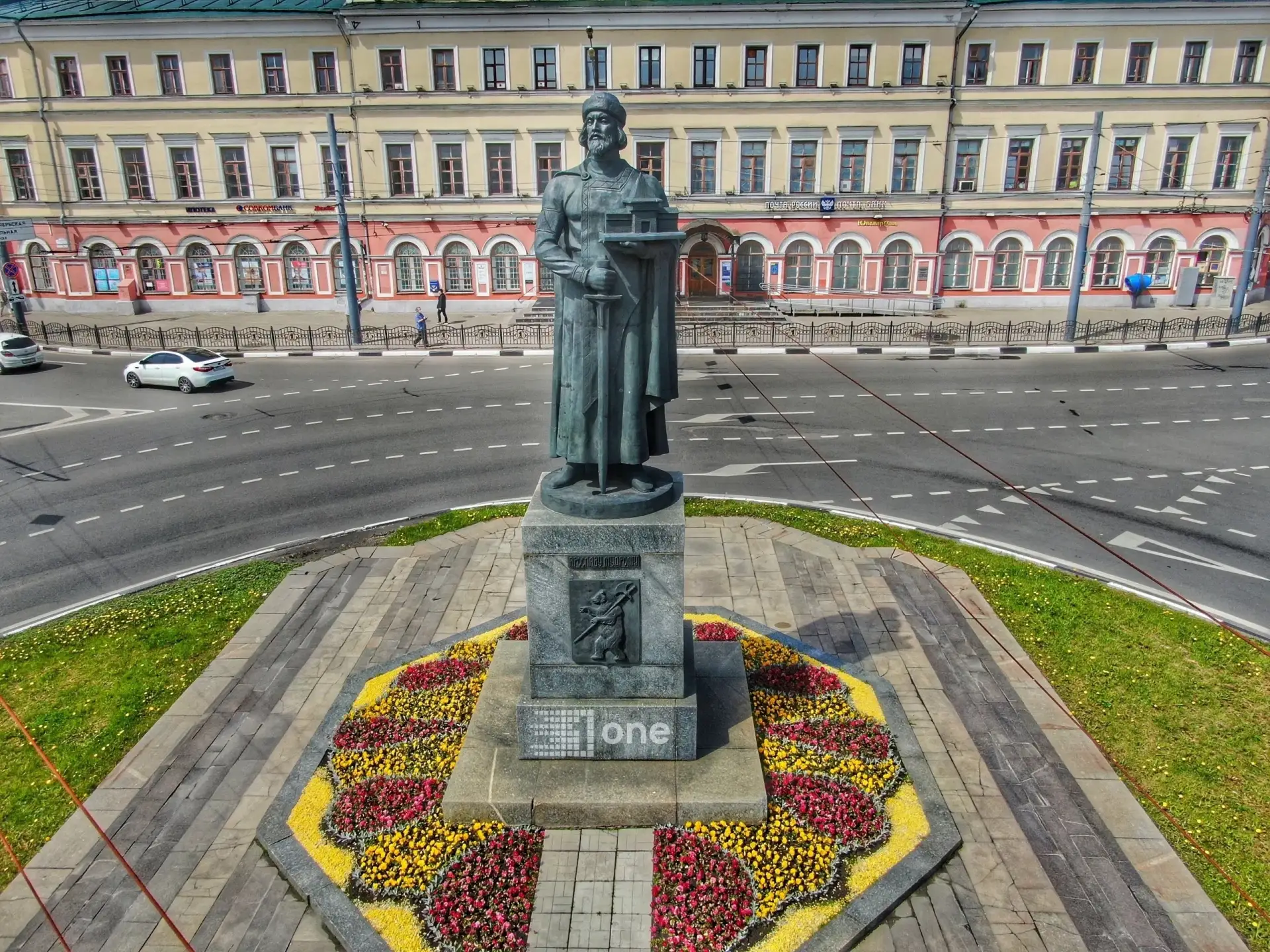 Меч мира и город в ладони: что скрывает памятник Ярославу Мудрому?

Один из главных символов Ярослав