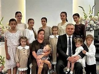 Семья Шмидт из Алтайского края удостоена ордена «Родительская слава»