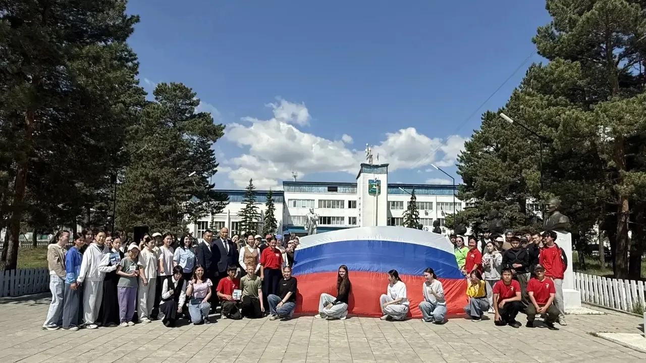 В один из самых значимых праздников нашей страны — День России, — на Аллее Героев состоялось торжест