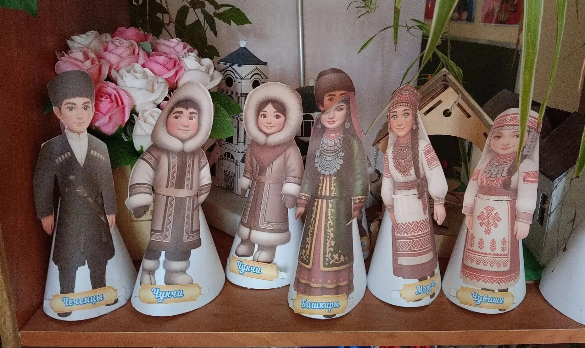 В нашем пришкольном лагере "Улыбка" прошёл творческий мастер‑класс — ребята создавали бумажных кукол