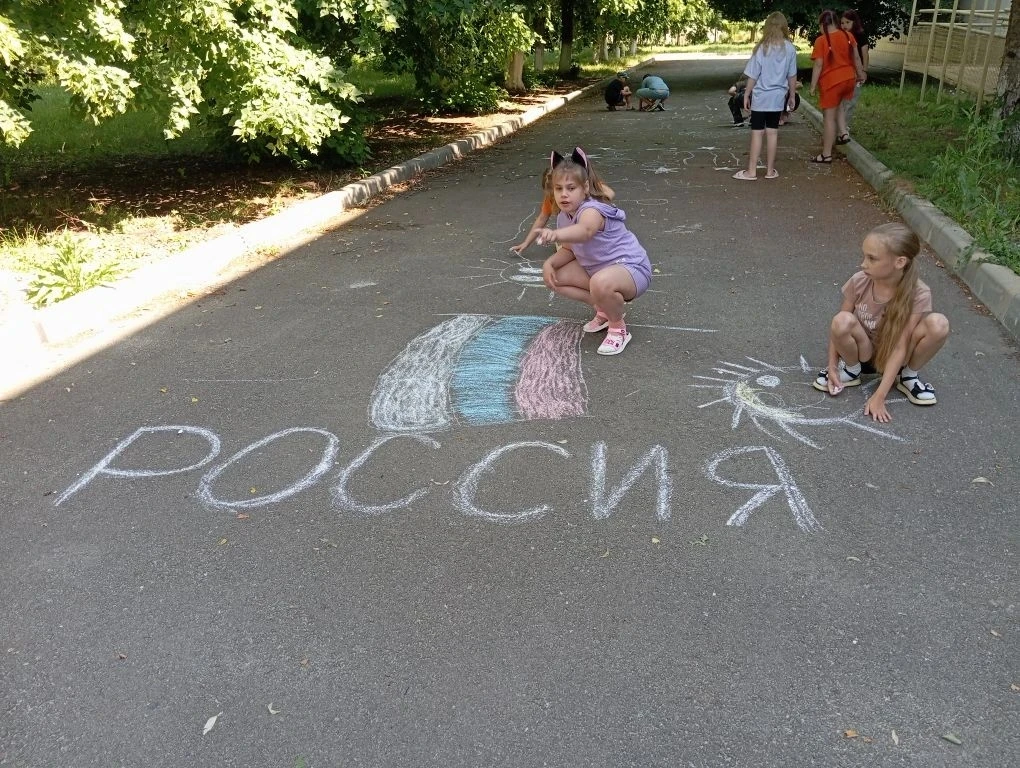 🇷🇺Патриотичкская акция "День России"
📅 До Дня России всего один день!🇷🇺 Наша школа готовится от