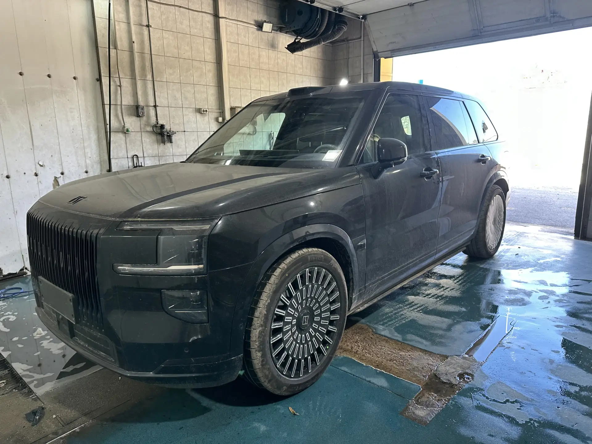 ZEEKR 9X Max 55 kWh 2.0 гибрид 2026 (черный на синем)