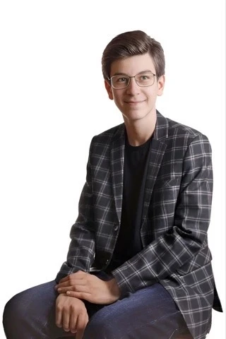 Наш ученик на большой сцене  🎹 Школьные каникулы у наших учеников прошли по-разному: кто-то отдыхал,