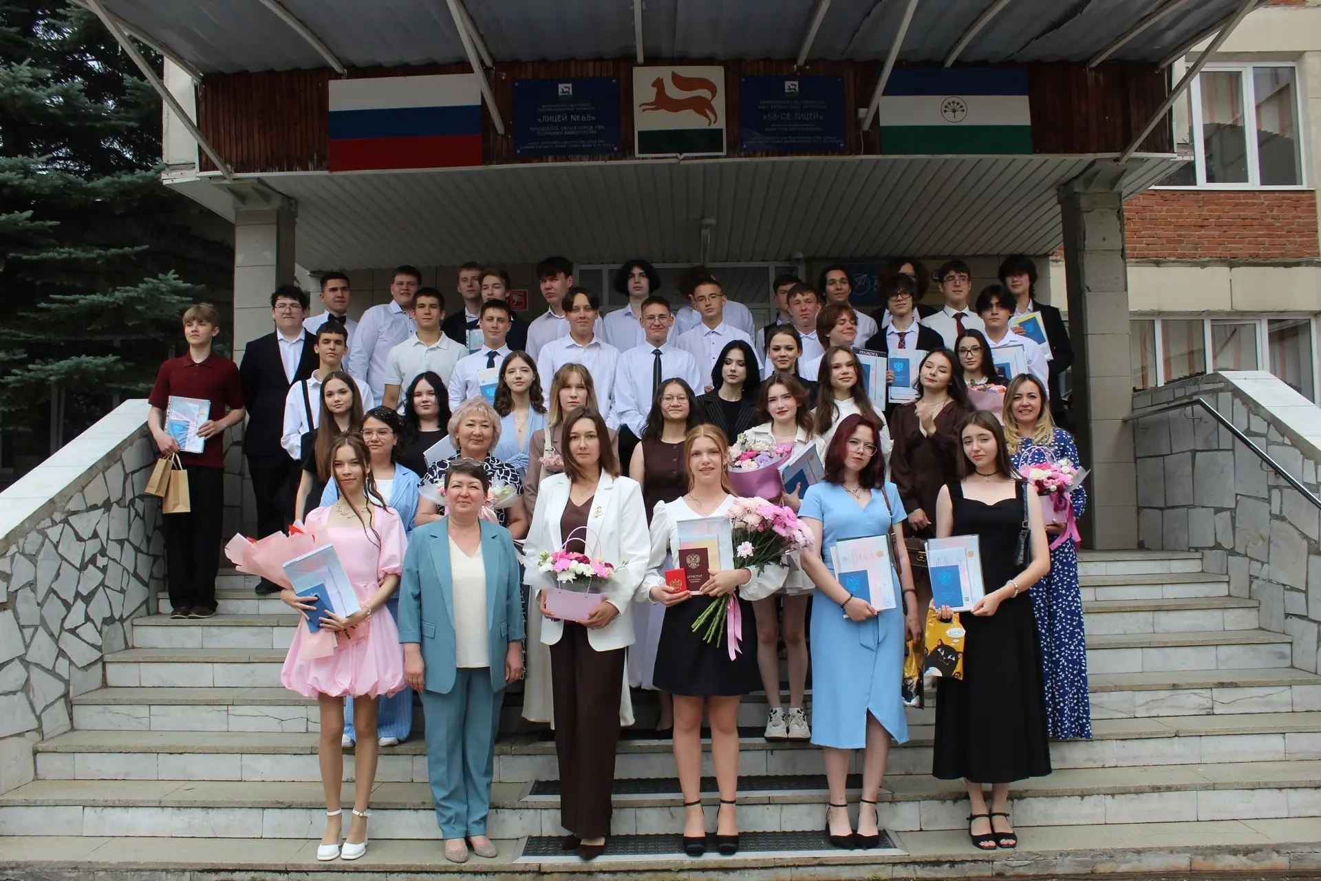 🎓✨ В добрый путь, выпускники! ✨🎓

Сегодня в МАОУ «Лицей №68» прошло одно из самых долгожданных и т