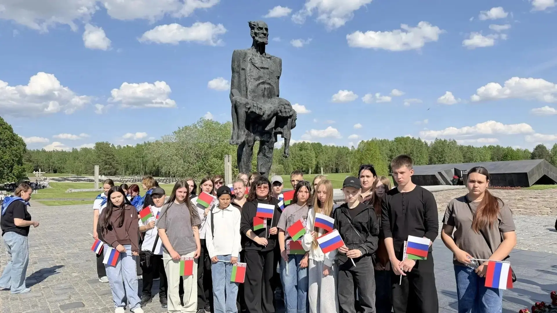 Обучающиеся нашей школы вернулись из важной поездки, став участниками масштабной молоде...
