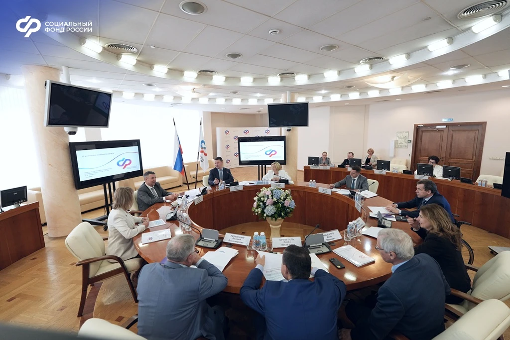 Правление Соцфонда обсудило семейную выплату и пенсии самозанятых

📌 Сегодня состоялось второе в эт