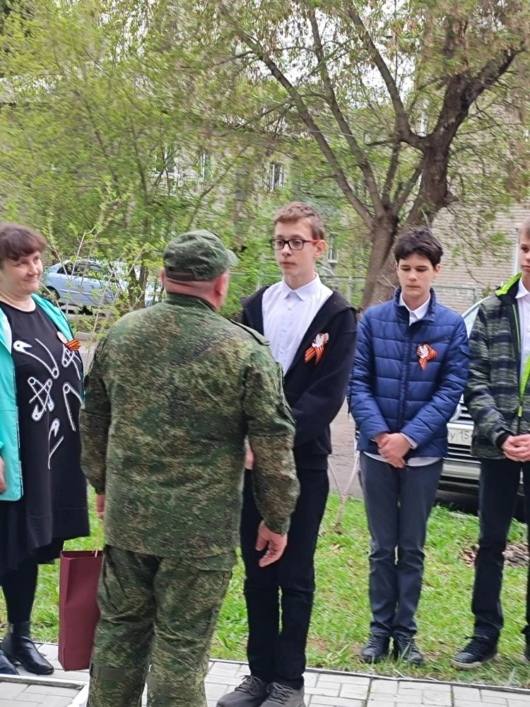 🕊️7-го мая ученики 7М класса ( классный руководитель Ященко Е. А.) приняли участие в торжественном м