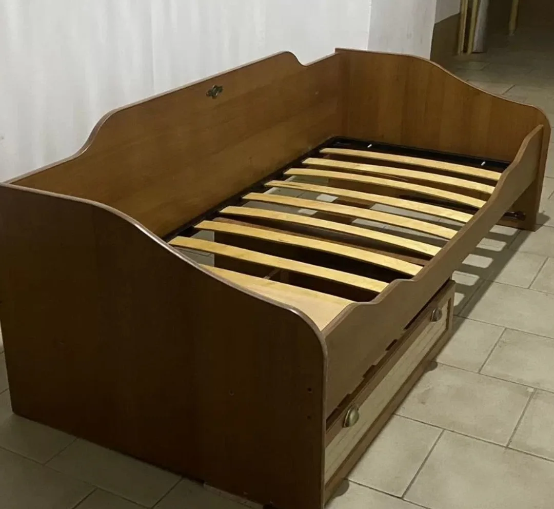Детская кровать с матрасом и выдвижным ящиком