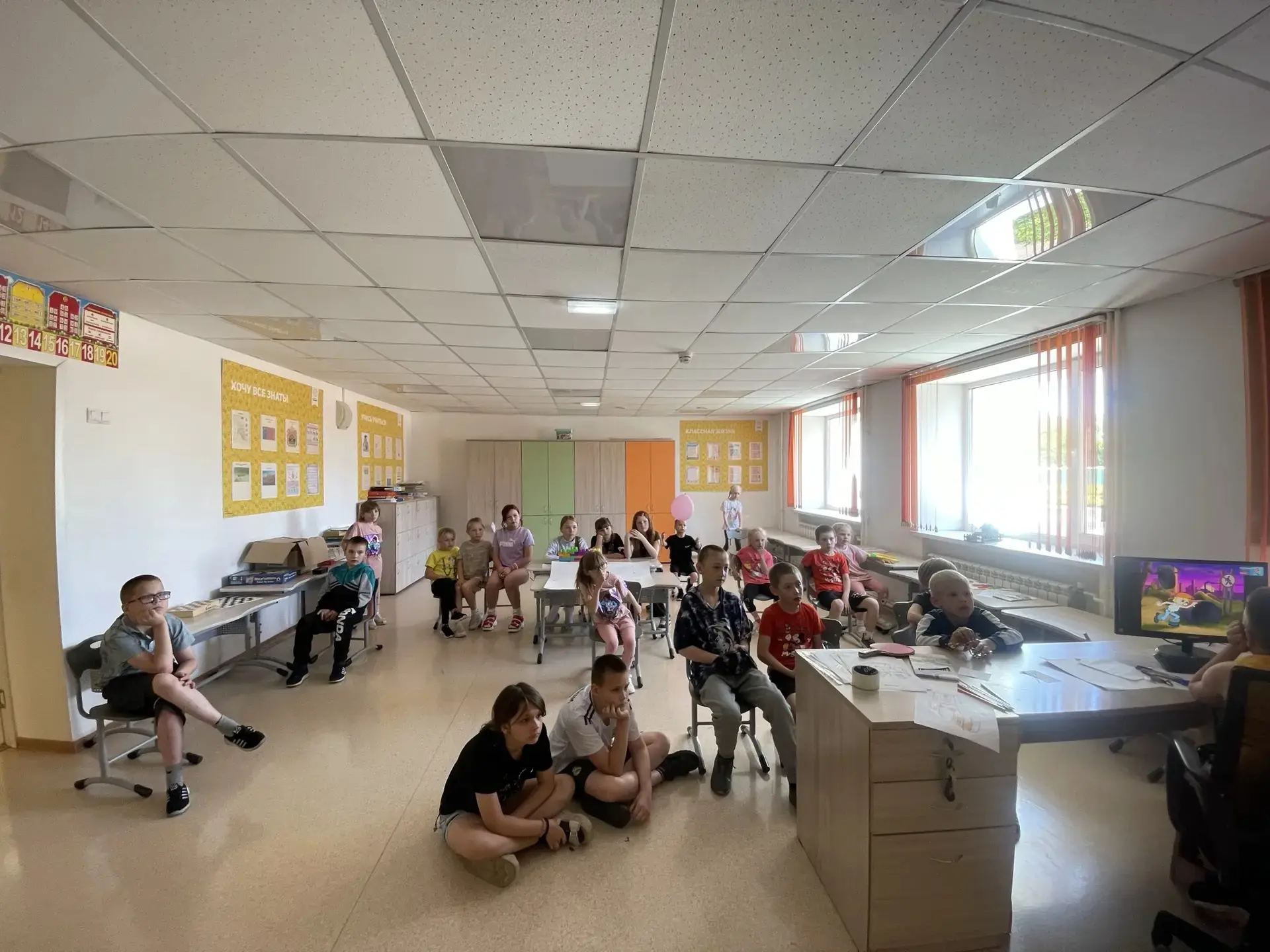 Второй день в лагере прошёл очень активно и интересно. Ребята путешествовали по станция...