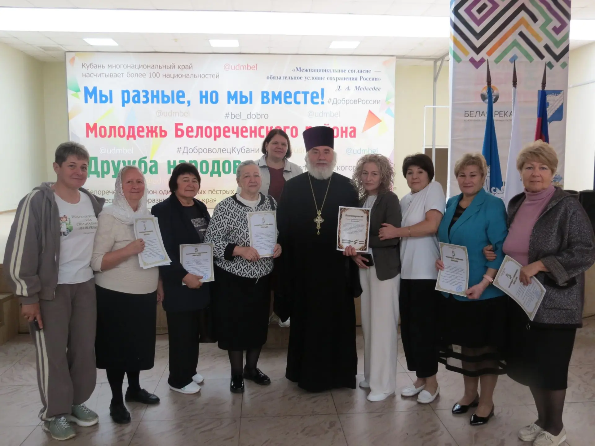 «Сегодня в этом зале собрались люди с огромным сердцем. Те, кто не смог остаться в стор...