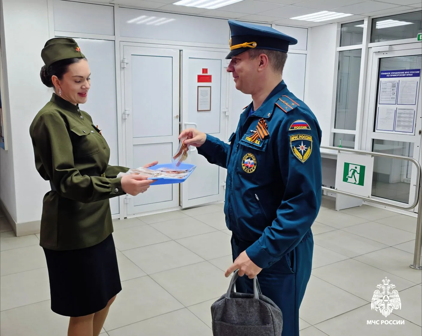 🔸В Главном управлении МЧС России по Приморскому краю вручили Георгиевские ленточки  В преддверии Дня
