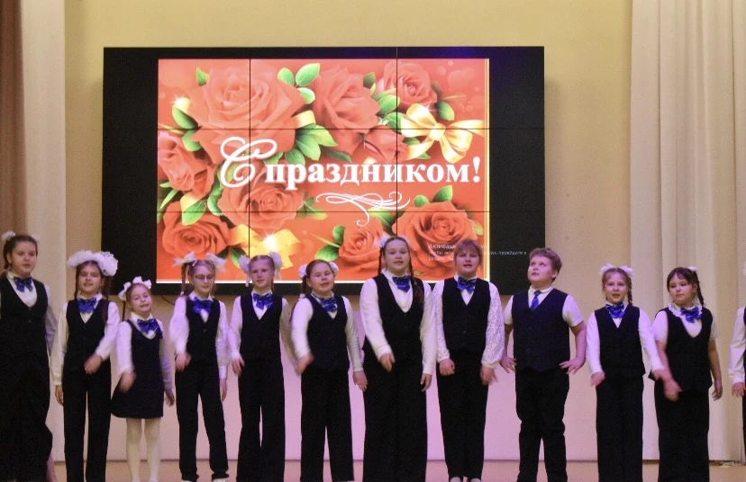 Сегодня, накануне Международного женского дня, в стенах нашей школы состоялся праздничный концерт.  