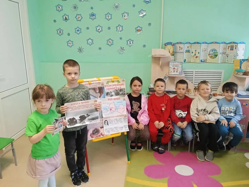 Наши ребята к  дню  снятия блокады Ленинграда сделали аппликацию «Блокадная ласточка»,
