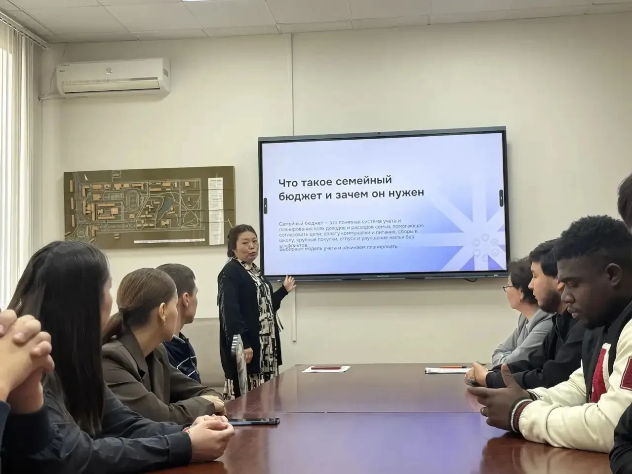 📢 Практикум «Семейный бюджет 2.0: цифровые инструменты планирования» состоялся! 📍Сегодня в КалмГУ пр