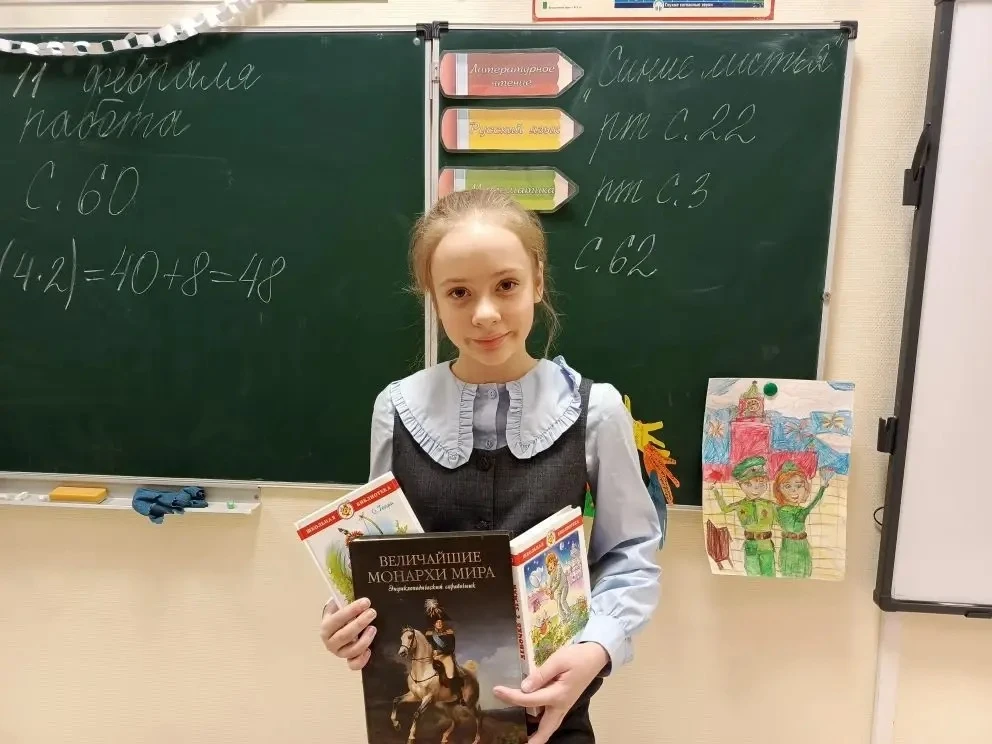 Акция «Подари книгу» 📚  Школьники дарят книги нашей библиотеке!  У нас замечательная новость! Наша б