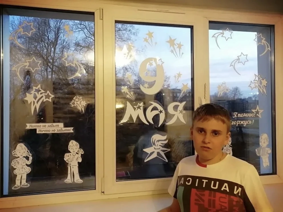 📌 Учащиеся 4 «А» и 4 Д приняли участие во Всероссийской акции «Окна Победы»! 👇