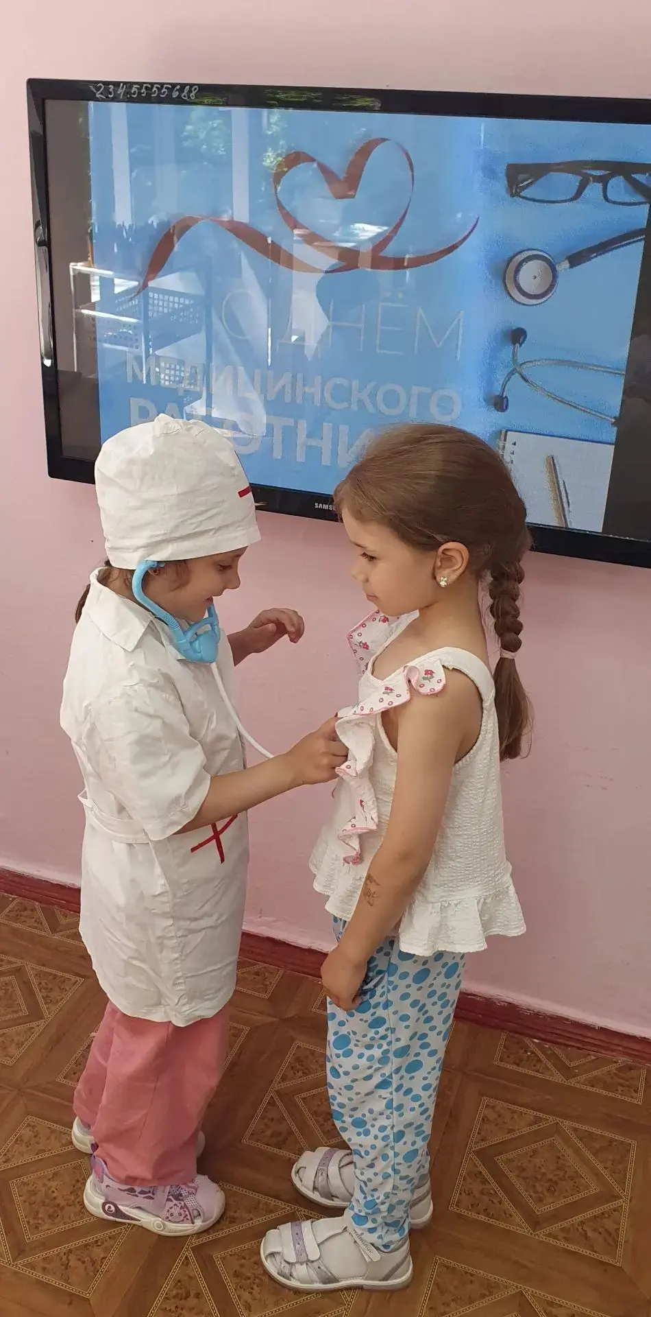 Профессиональный праздник медицинских работников позади, но в старшей группе №4 «Речецветик» важная 