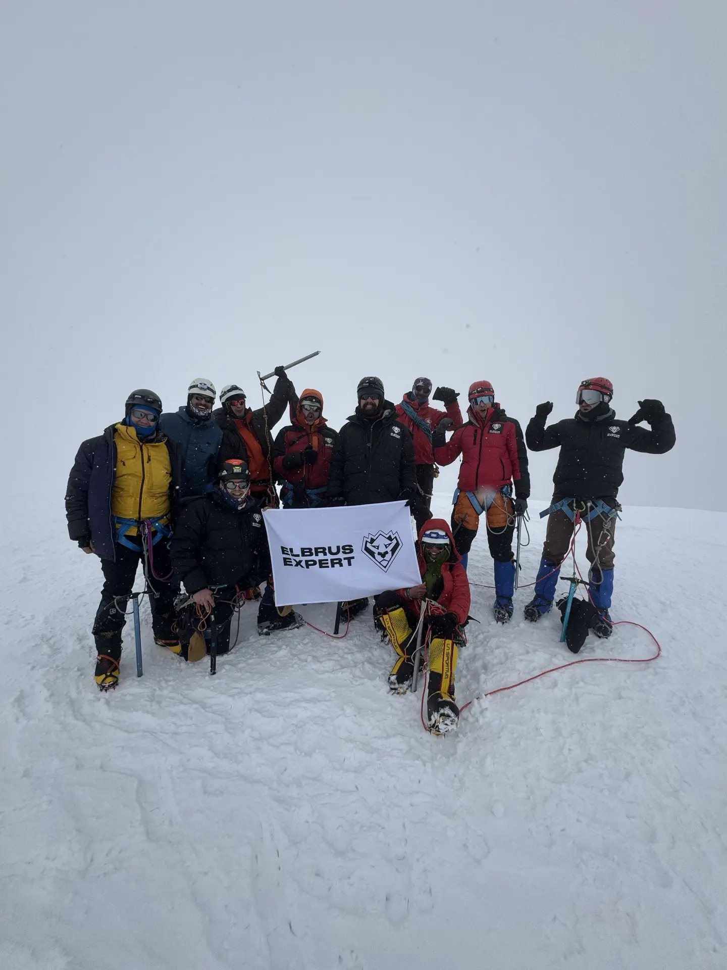 ⛰ С горой! Есть вершина Казбека! 

12 июня команда успешно поднялась по маршруту с юга.

На восхожде