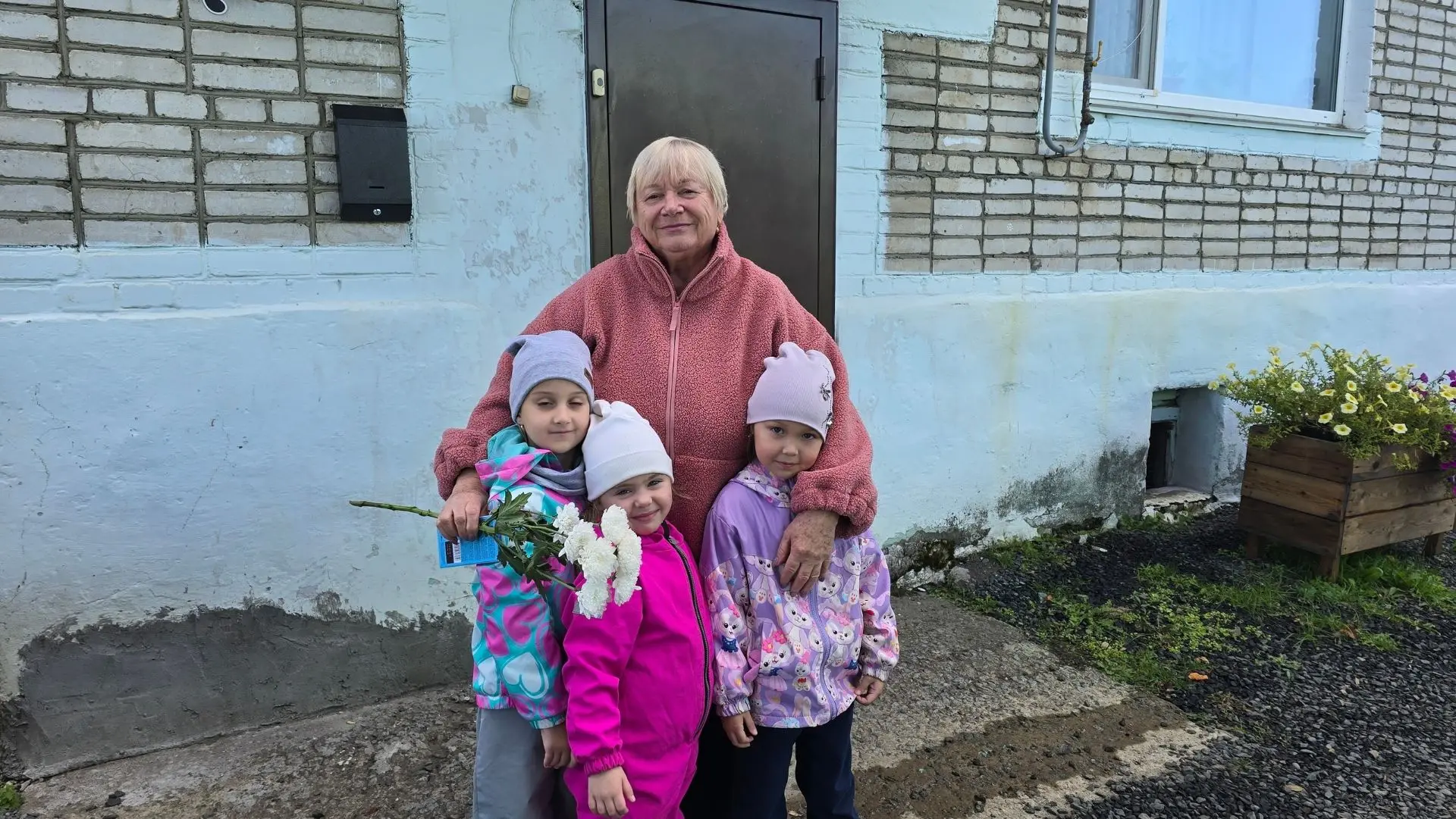 Связь поколений: поздравляем наших дорогих ветеранов педагогического труда! 🌸