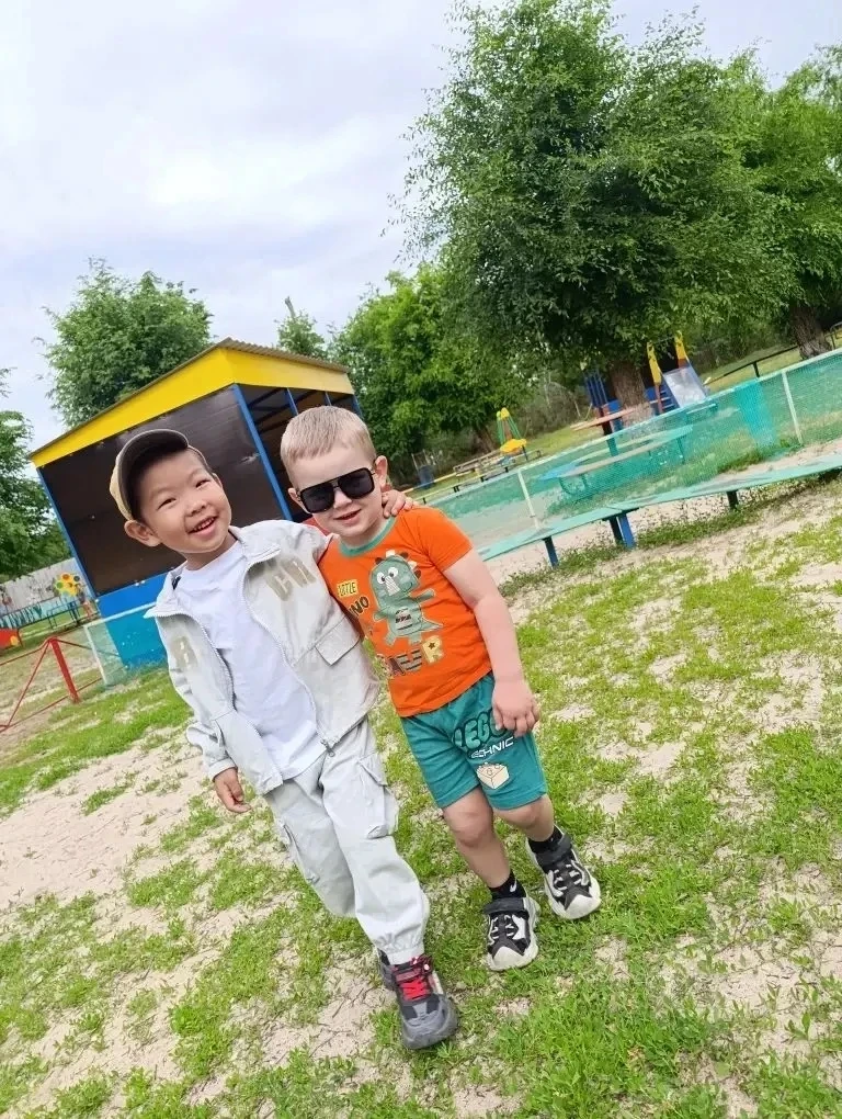 📸👦🏼 Крепкая мужская дружба... с трех лет! 👦🏻🚗

В нашей младшей группе происходит настоящее вол