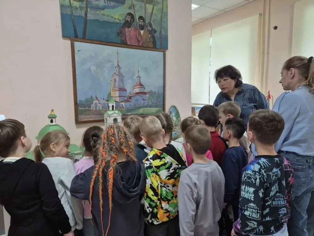 🌟 У отряда «Орлят» был особенный день — ребята побывали в городском музее Арамиля! 😍

Под чутким р