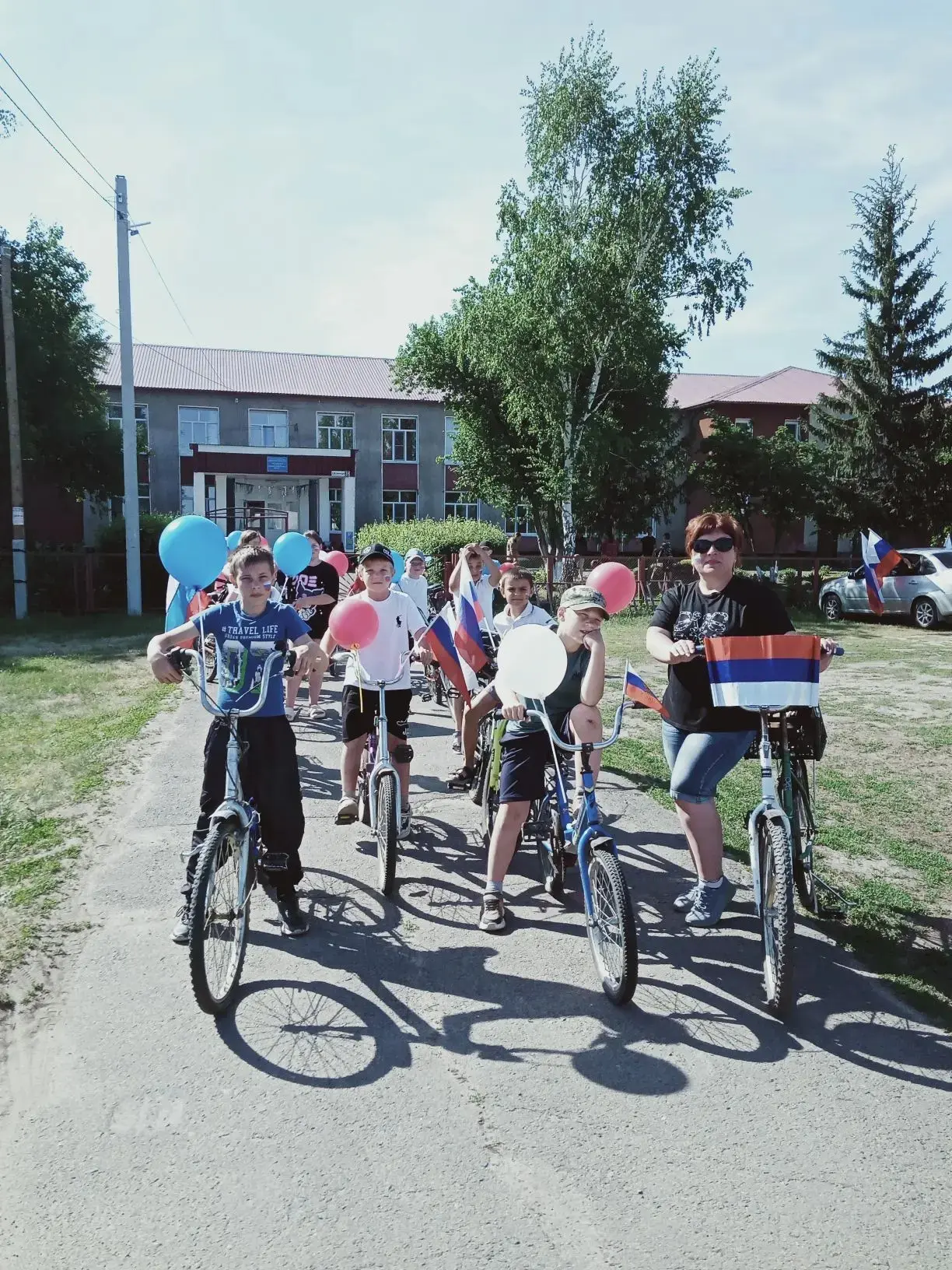 🌟 7 день "Мы, дети твои, Россия"🇷🇺🇷🇺🇷🇺
🎊Сегодня день начался с веселой  зарядки, ребята выпо