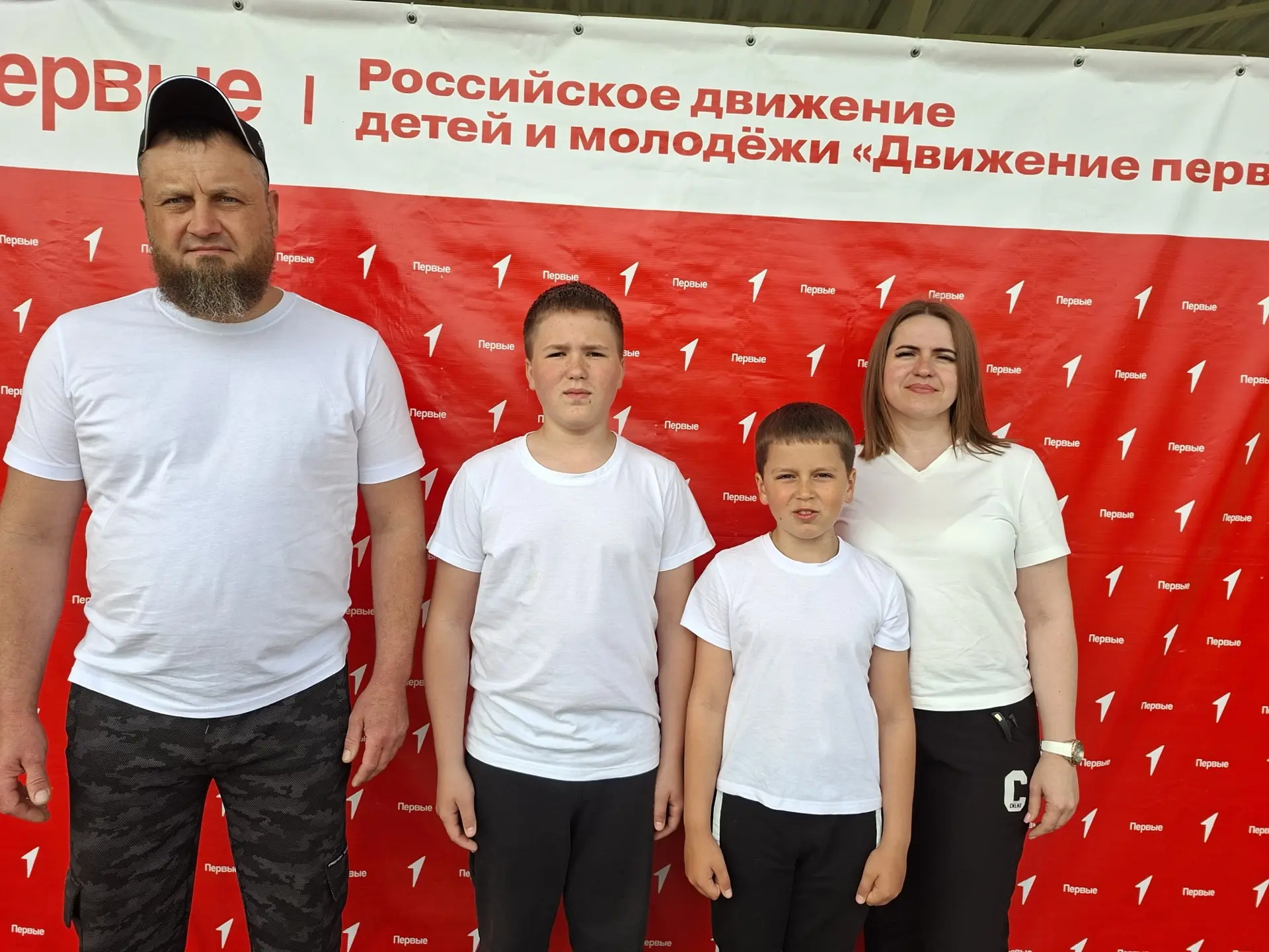 Сегодня семья Елены Александровны и Виктора Васильевича, вместе с сыновьями Егором и Ма...