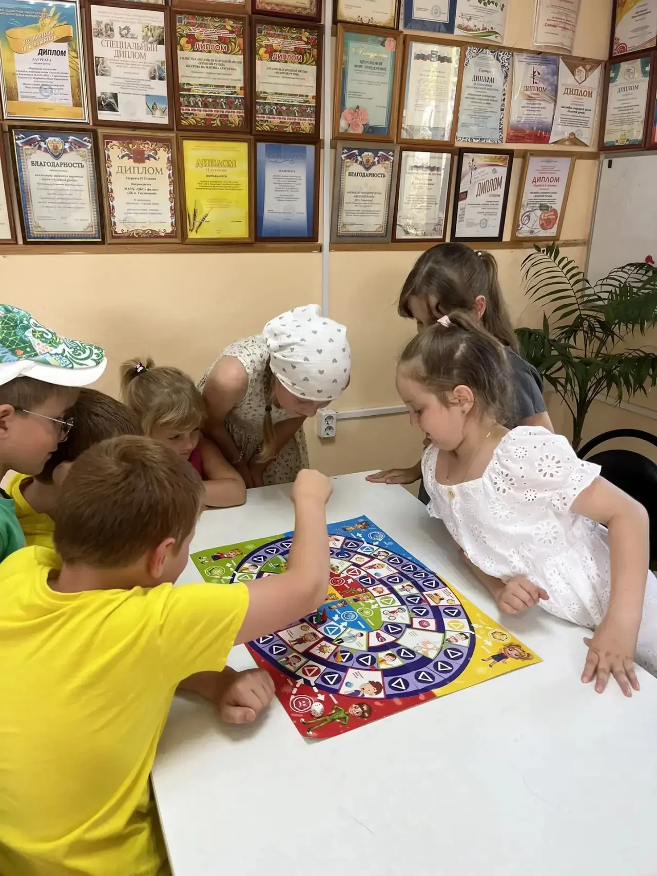 🎲 Мир настольных игр в ДК посёлка Тепличный! 🎲

В Доме культуры посёлка Тепличный всегда очень инт