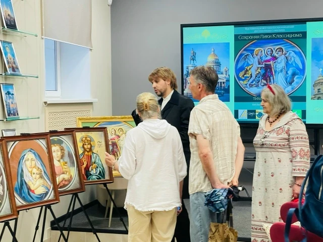 В модельной библиотеке им. Ю. А. Адрианова (ул. Дьяконова, 25) открылась выставка «Сохраняя лики кла