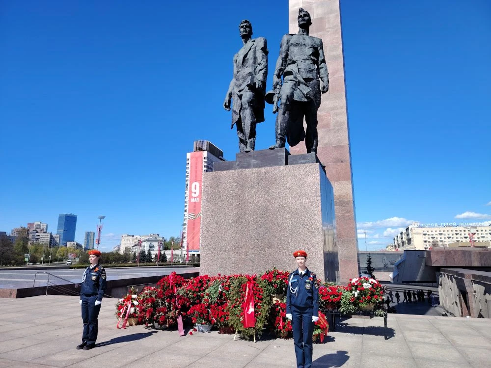В преддверии великого праздника – Дня Победы – наши кадеты вновь заступают на Почетный караул на пло