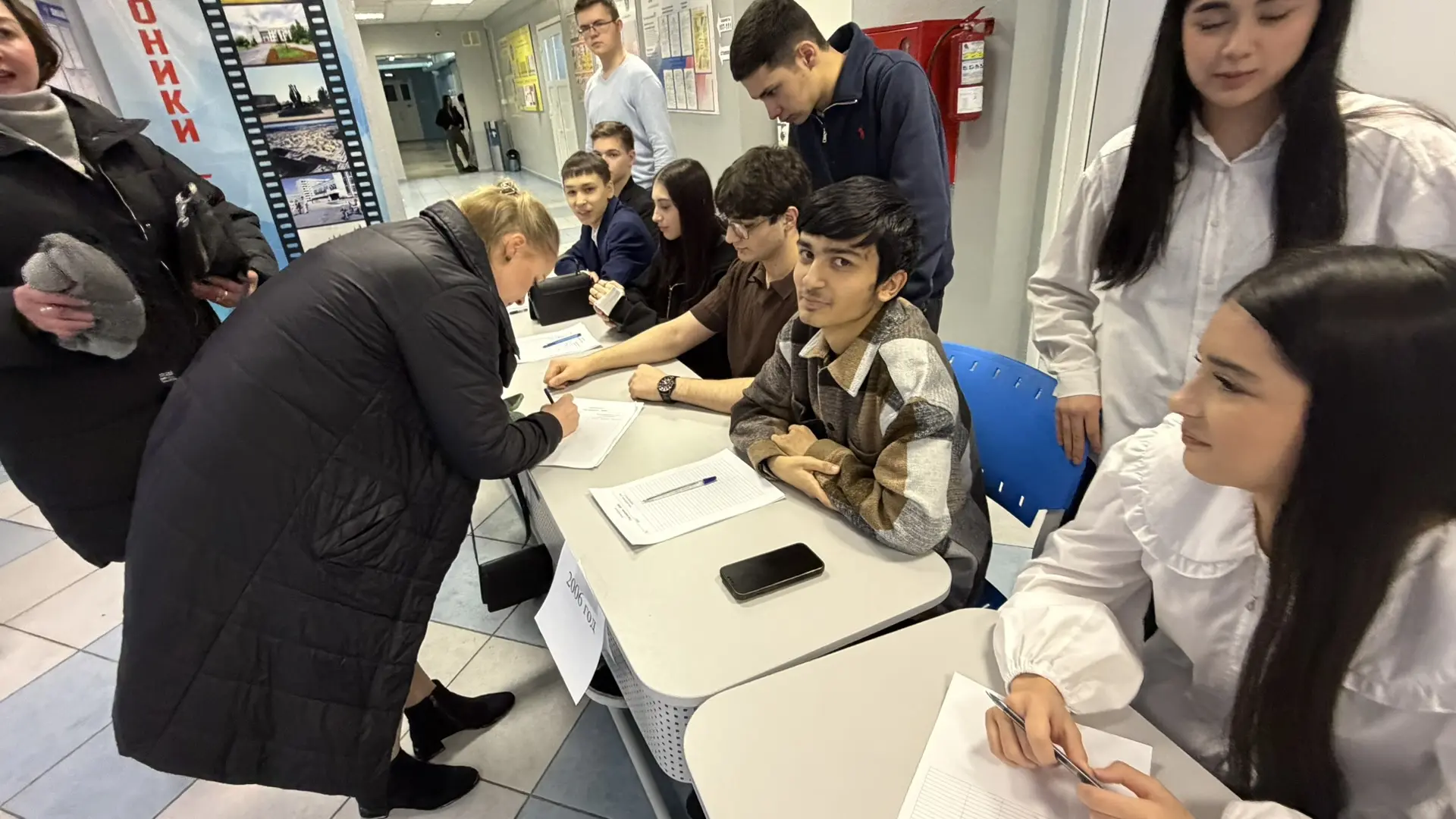 📅 В нашей школе прошел "Вечер встречи выпускников"🎉 В минувшие выходные в нашей школе состоялся долг