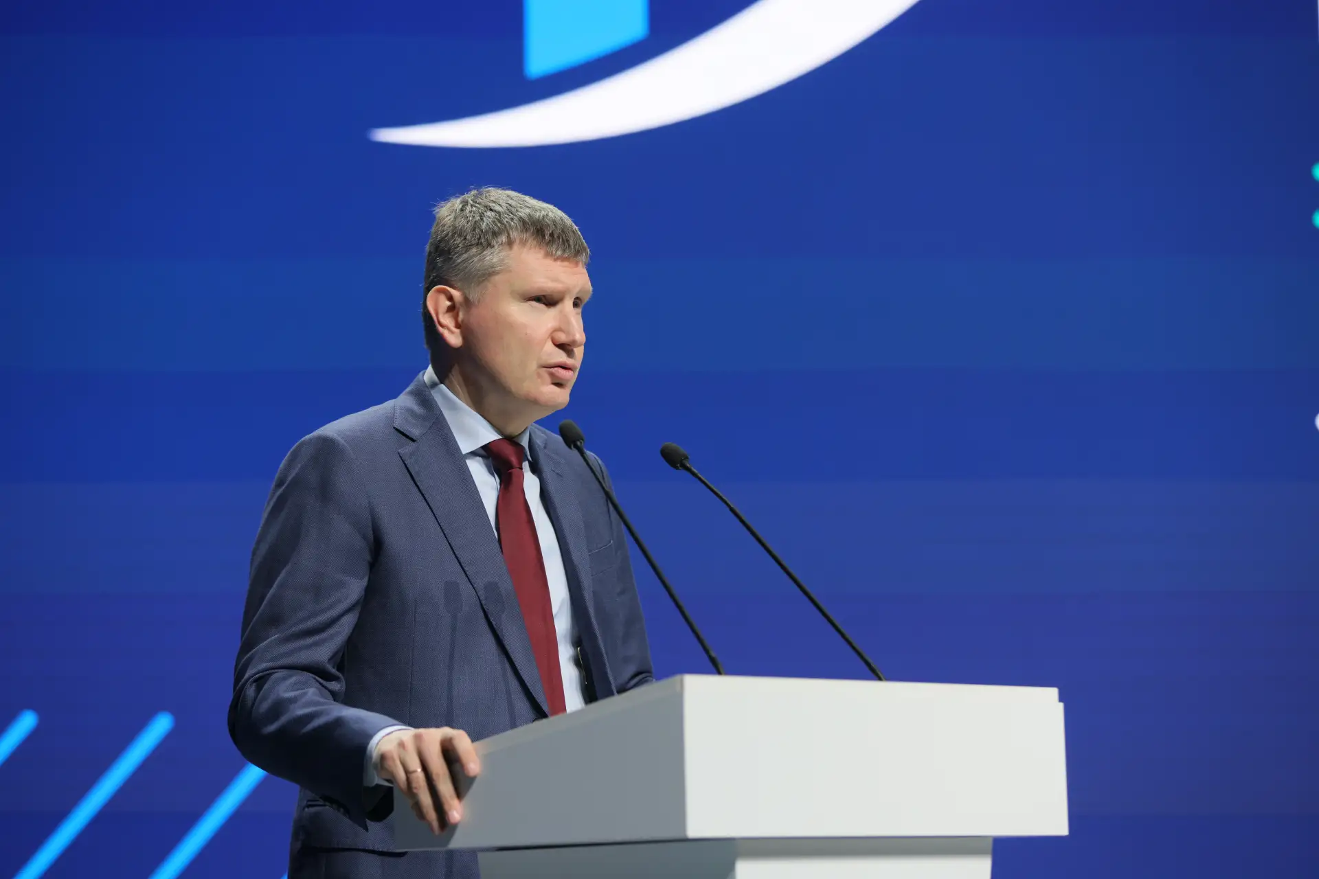 Александр Новак принял участие в пленарной сессии в рамках форума по повышению производительности тр
