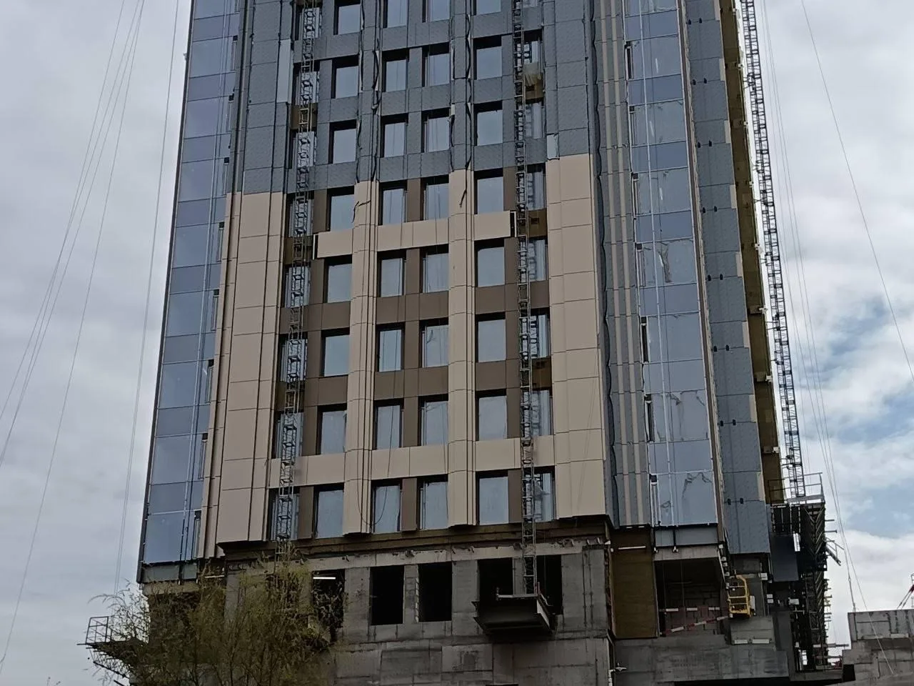 IIIII ФАЙВ ТАУЭРС: фасад крупным планом