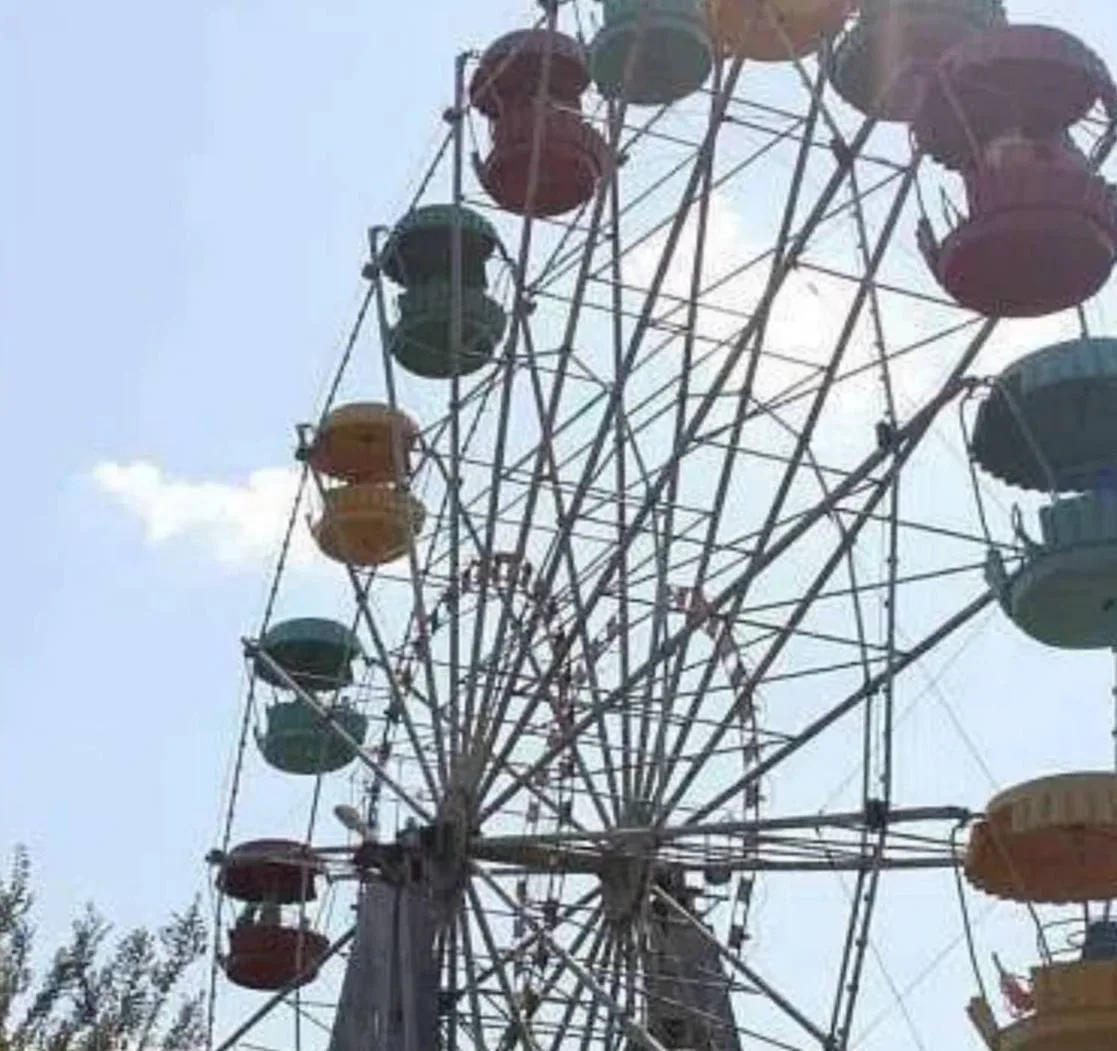 🎡 Орловчане жалуются на состояние колеса обозрения.

Жители Орла обеспокоены внешним видом колеса о