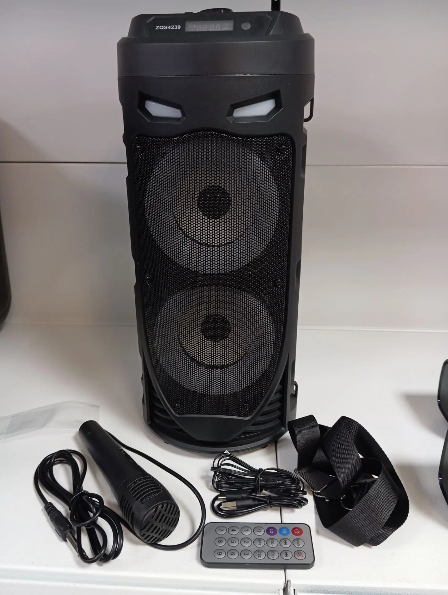 Портативная колонка BT SPEAKER ZQS-4239, FM, Bluetooth, световые эффекты