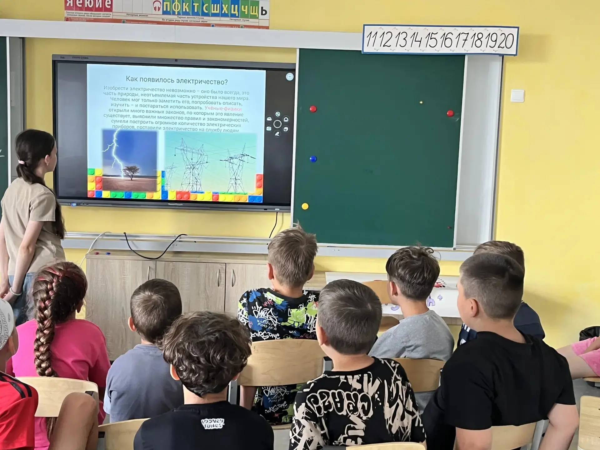 День смекалистых детей в пришкольном лагере "Солнышко": открываем мир знаний! 🧠 
Очередной день в н