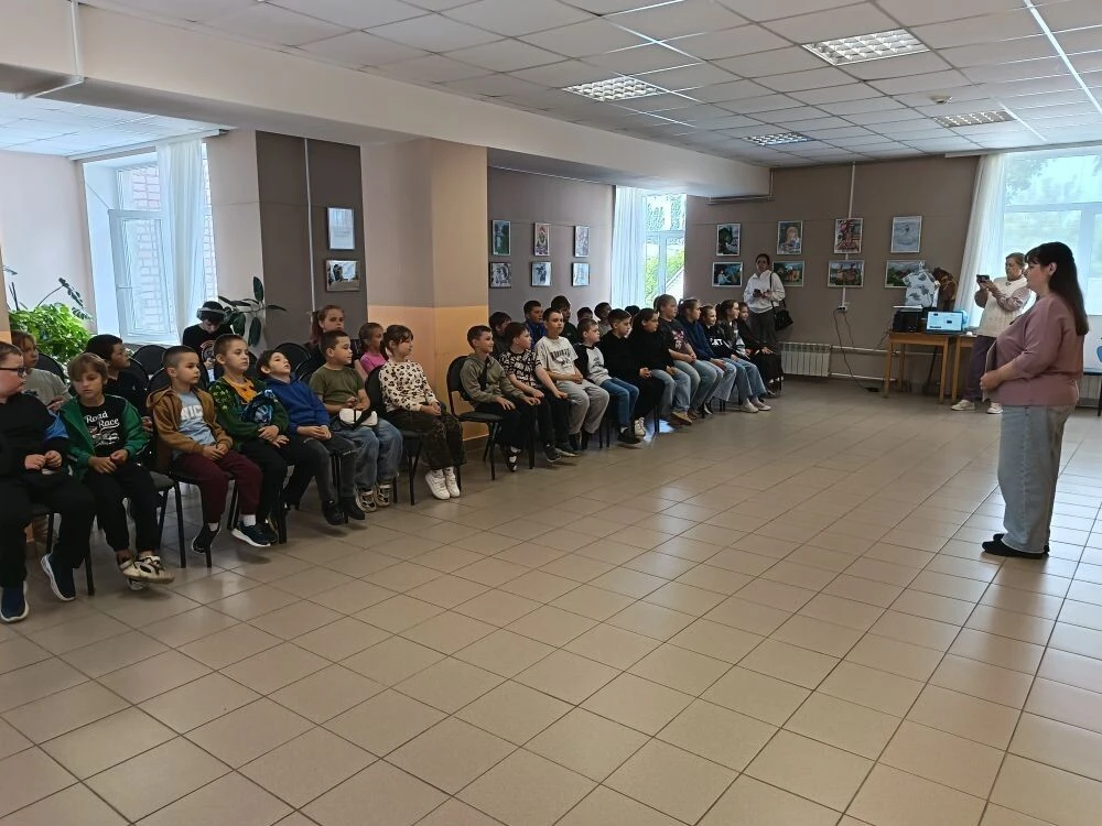 ☀️ 18 июня в детской библиотеке было по‑летнему солнечно и уютно!  
👦👧 Ребята из СОШ № 4, которые 