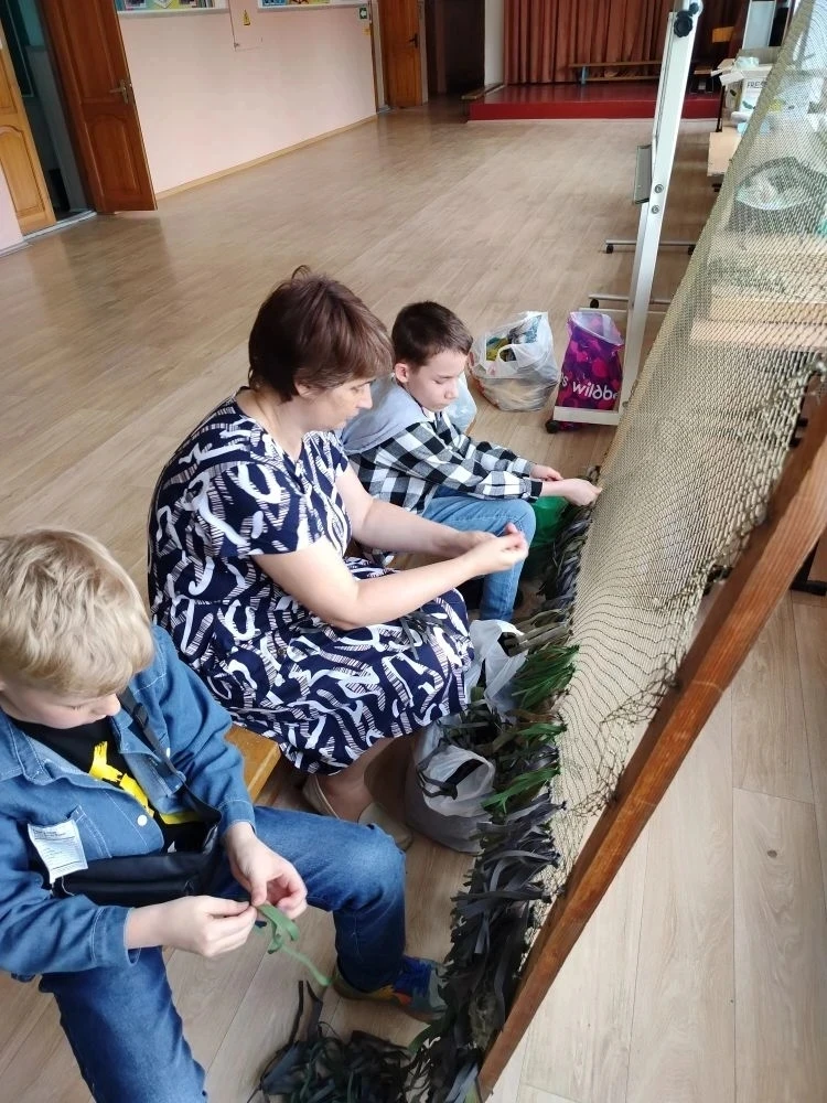 #КаникулысПользой: Учащиеся МБОУ СОШ №19 продолжают плести обереги для защитников  Несмотря на каник