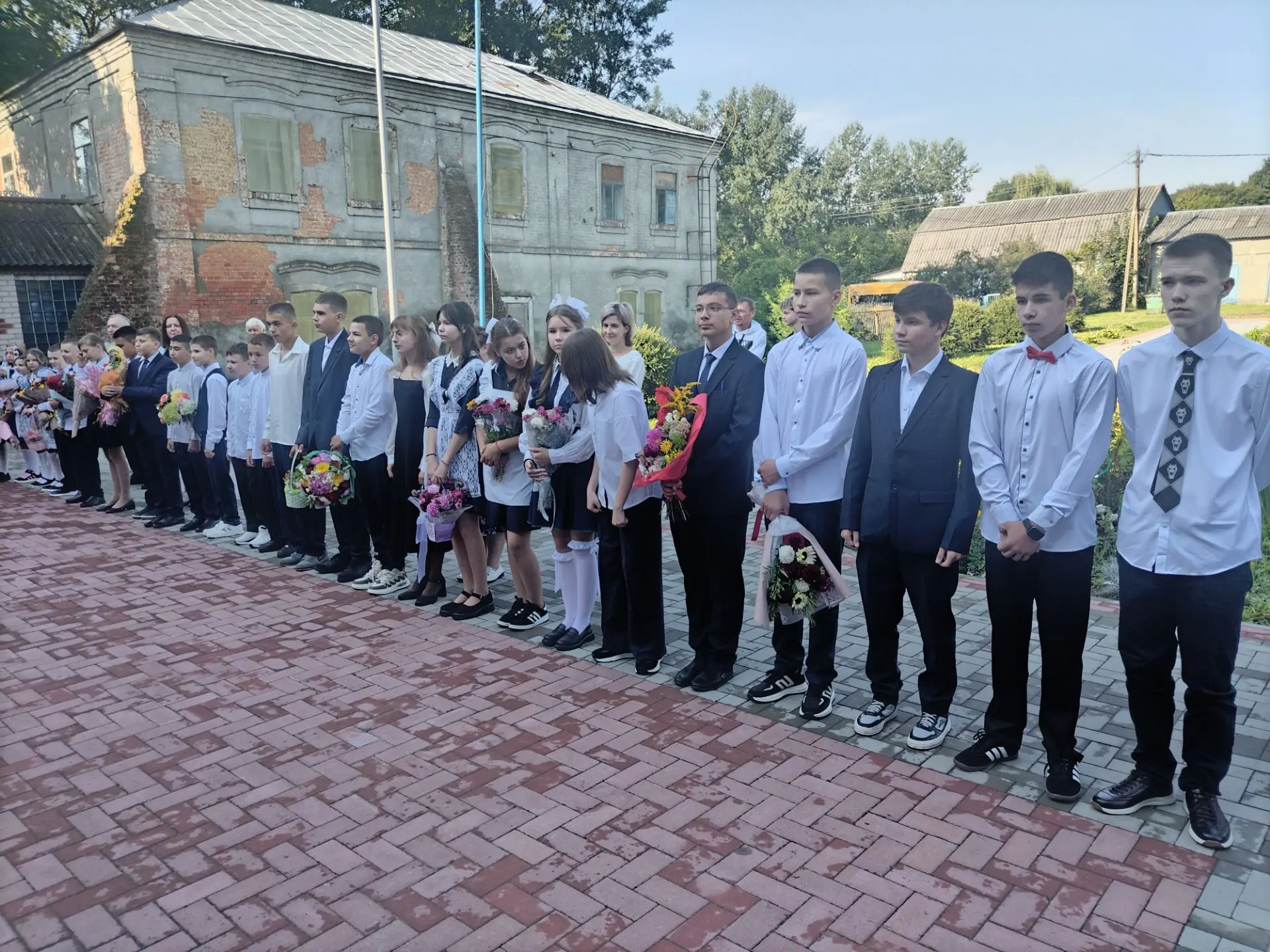 🎉 День знаний — 2026–2027: торжественная линейка прошла ярко и трогательно! 🎉