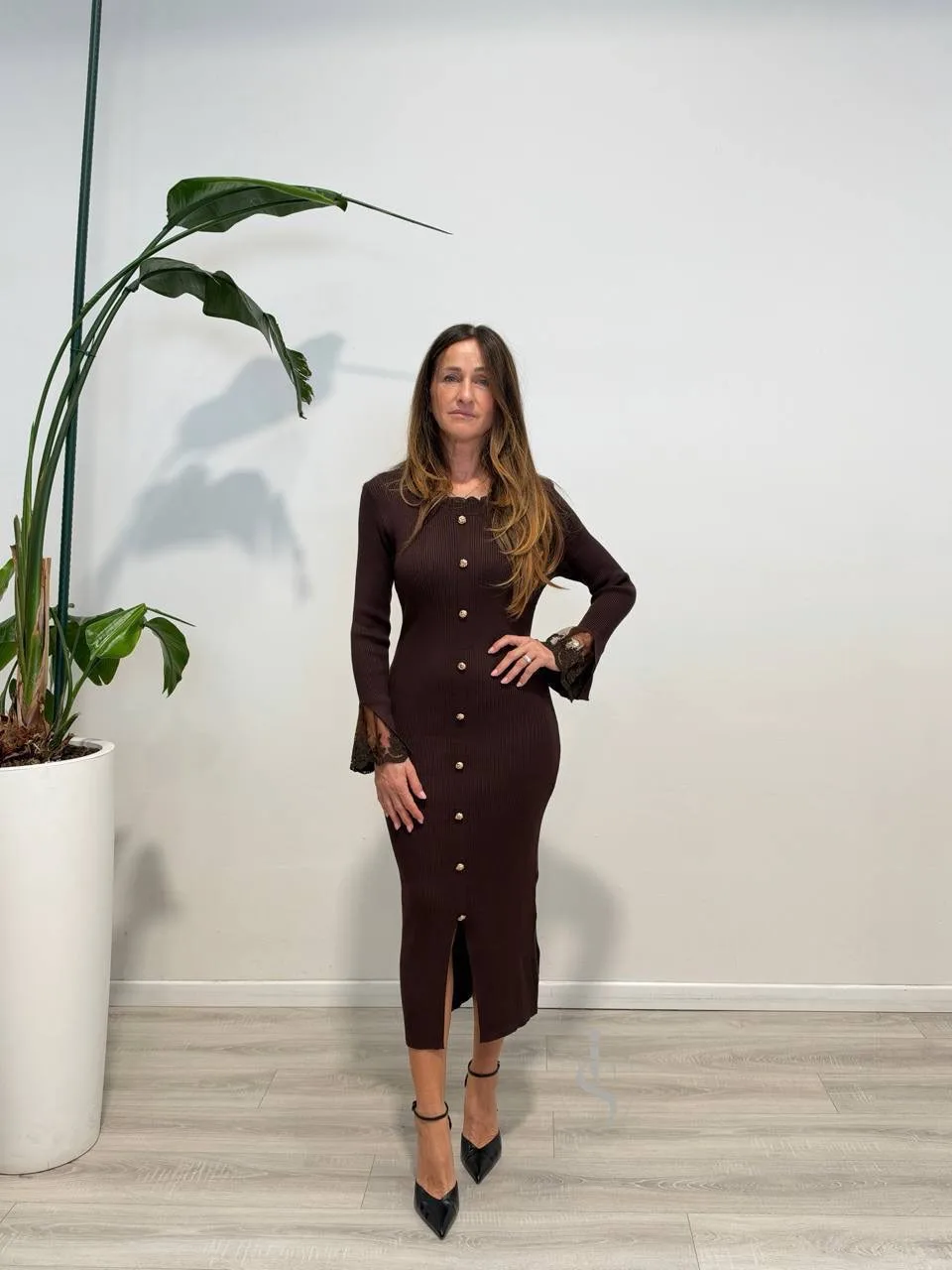 Элегантность в каждой детали: платья JOLEEN 👗, в которых хочется замедлиться и наслажд...