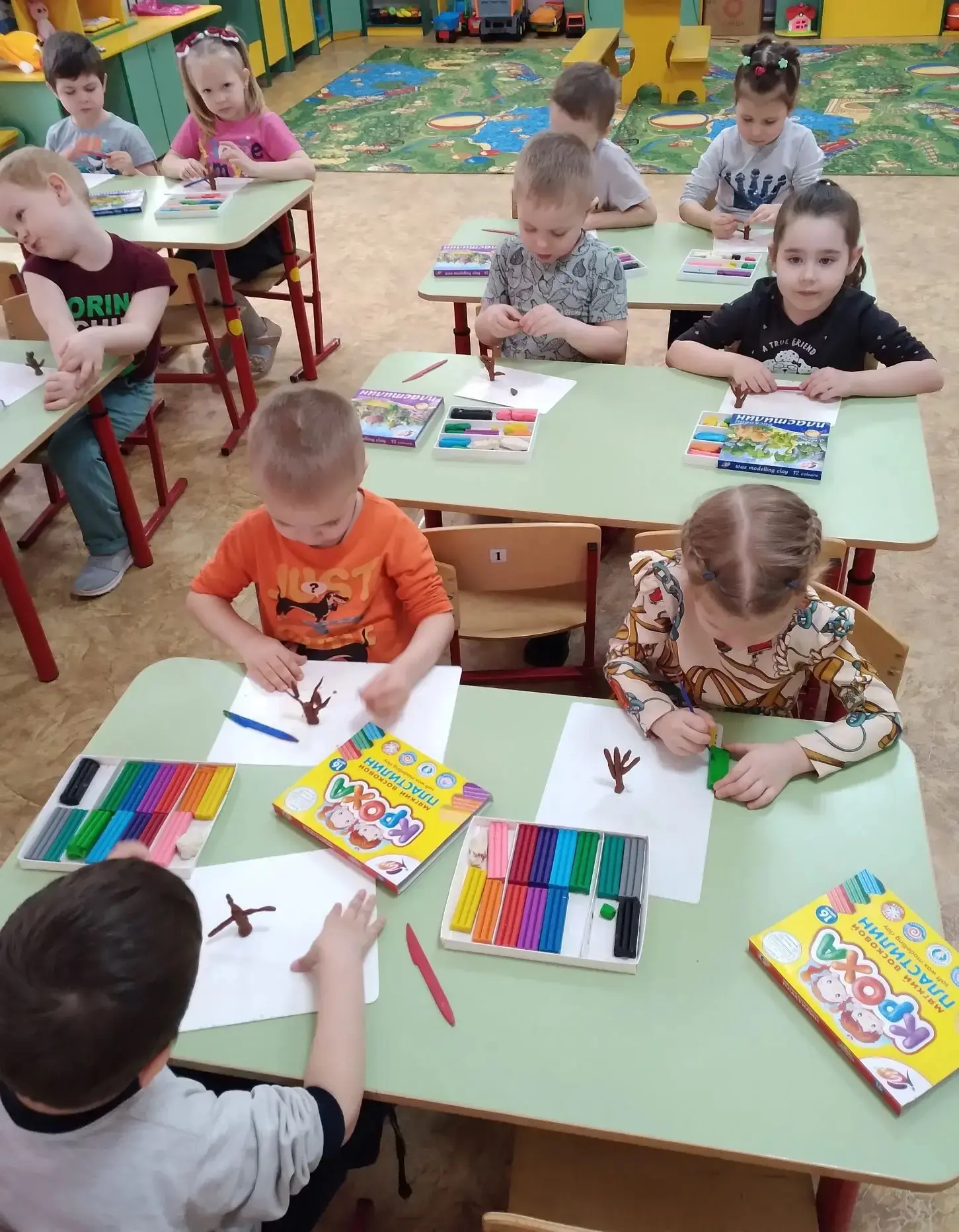 Средняя группа. Лепка "Весеннее дерево"