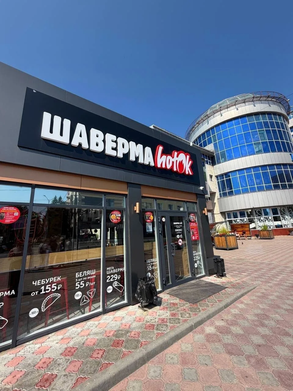 🌯МегаШаверма появилась в Омске. 

Забежали сегодня перекусить в "ШавермаHot" рядом с ТЦ "Каскад" и 