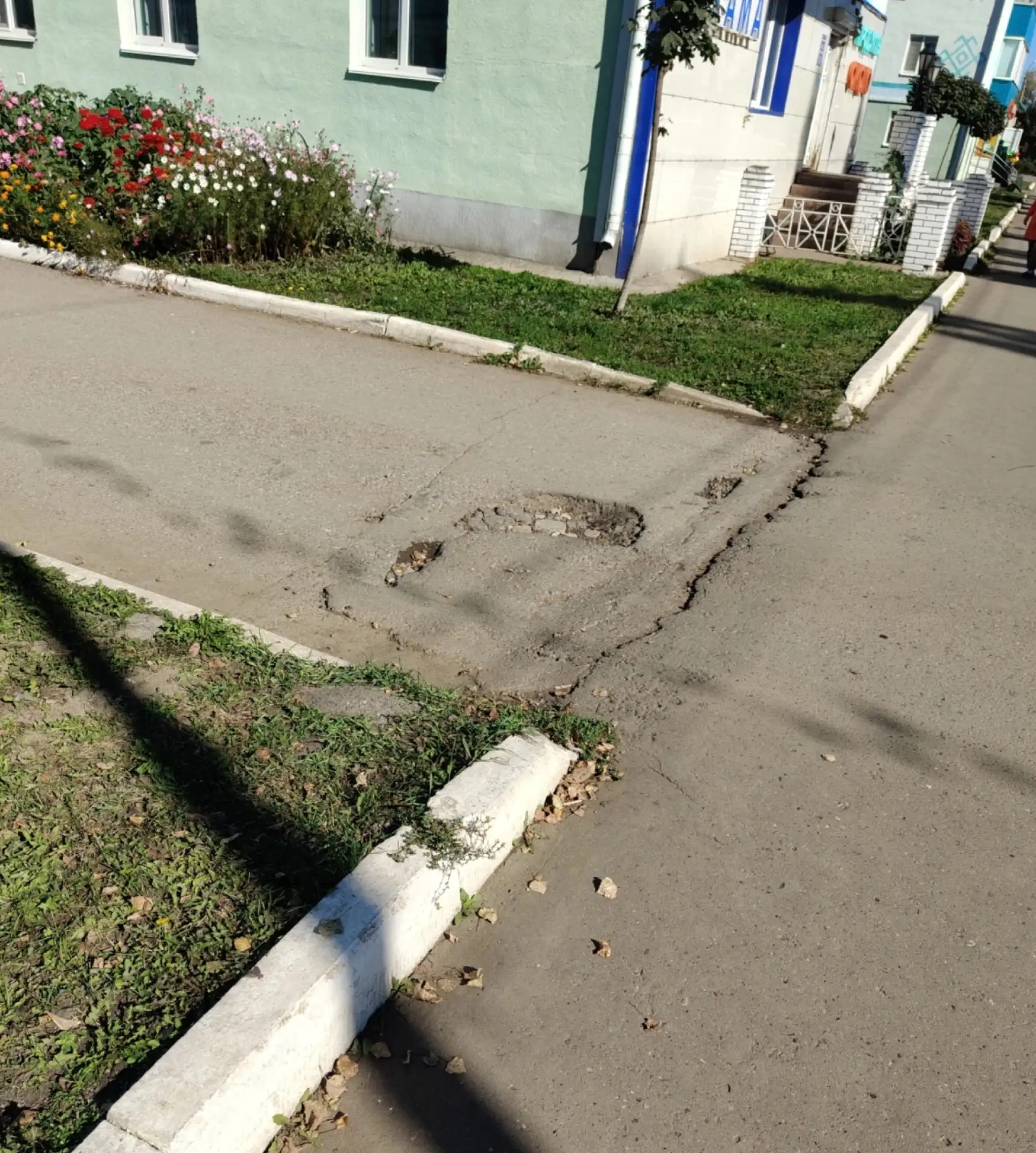 Ямы примите меру возле машин кама