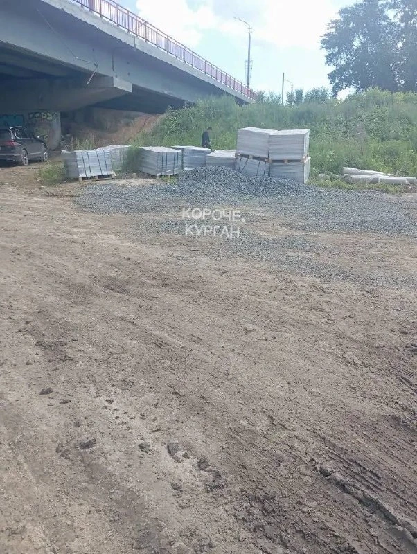 Участок набережной в сторону Бурова-Петровского моста благоустраивают. 

Подписчик поделился фотогра