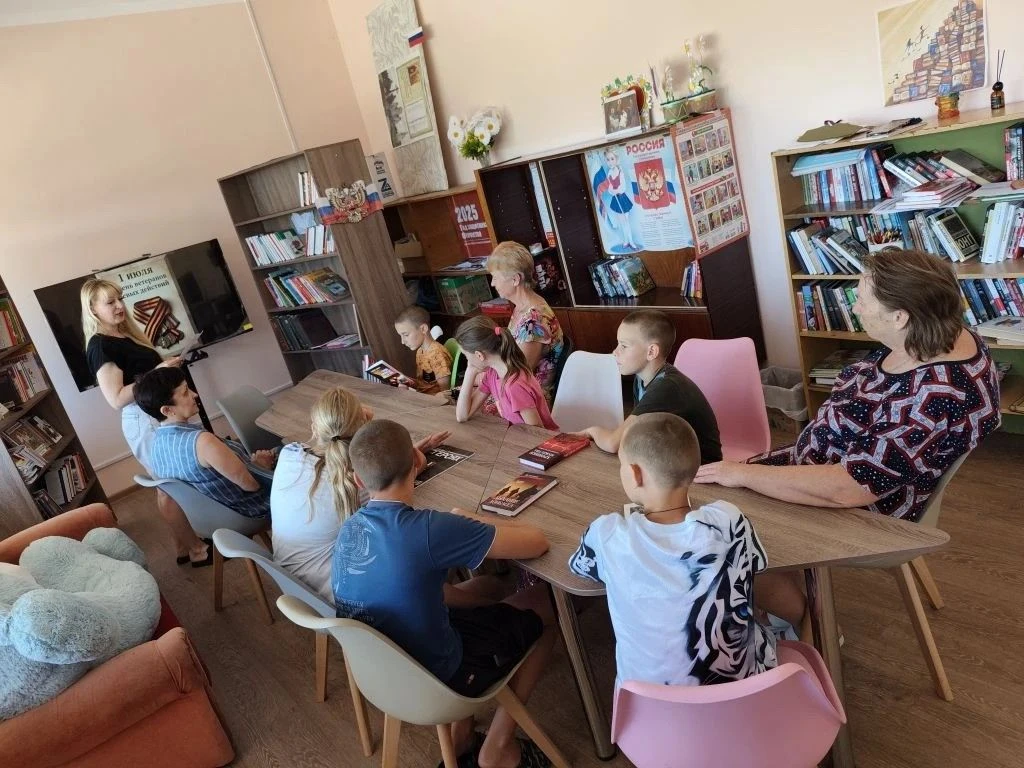 Сегодня в Казацком СДК совместно с Казацкой сельской библиотекой, прошёл патриотический...