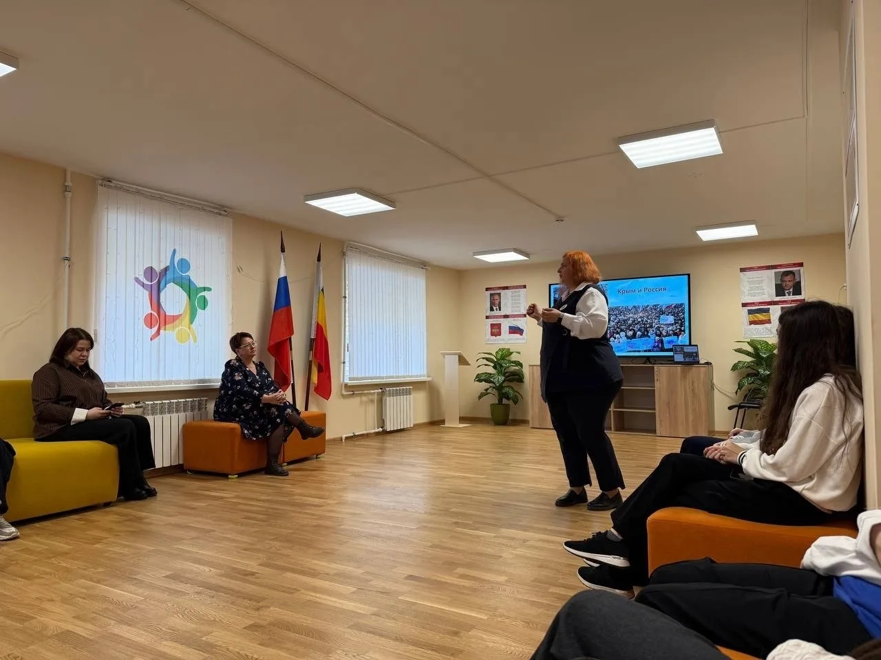 🌟🧠 ДИСКУССИОННАЯ ГОСТИНАЯ: КРЫМ — СЕРДЦЕ РОССИИ! 🇷🇺❤️  В Центре детских инициатив («Эврика») на прош